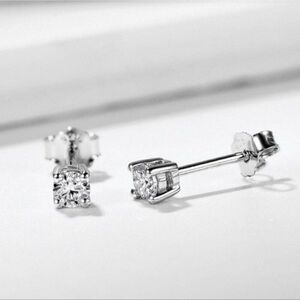 Certified 0.60ct t.w VVS1 Moissanite Brilliant Cut Luxury Stud Earrings